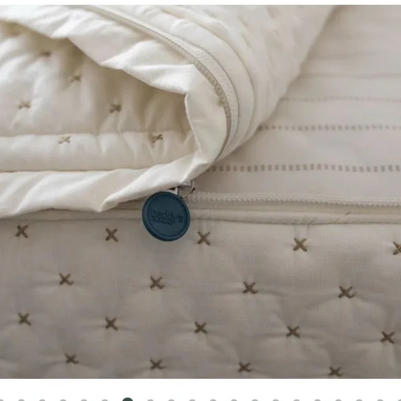 Beddy’s Monroe Luxe- Full Size (color as shown in photo) original zip. - Picture 2 of 8
